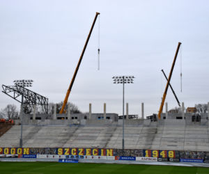 Pierwsze elementy dachu na stadionie w Szczecinie