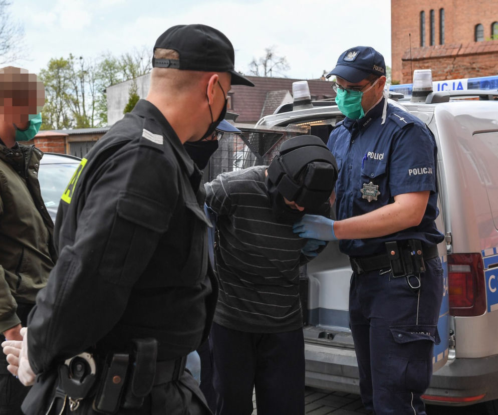 Makabryczne morderstwo w Dąbrówce. Artur C. zasztyletowany przed domem