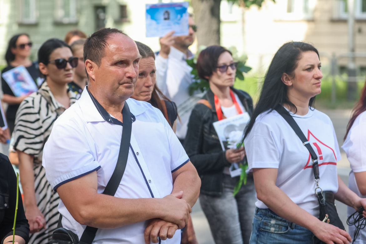 Biały Marsz dla Kamilka. Mieszkańcy Częstochowy przynieśli białe róże