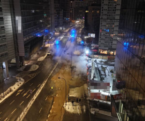 Gorąca chmura spowiła centrum Warszawy. Wielka dziura na środku ulicy. Co się stało?!