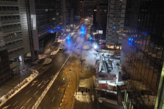 Gorąca chmura spowiła centrum Warszawy. Wielka dziura na środku ulicy. Co się stało?!