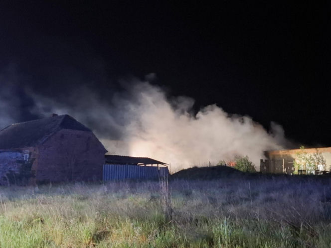 Groźny pożar budynku w Teklimyśli. Tuż przy nim była stodoła ze słomą