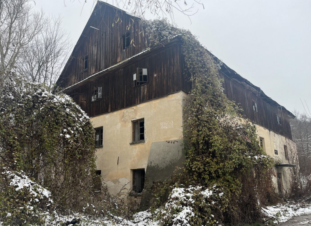 Chciał ukraść miedź, omal nie zginął. Dramat w starym młynie pod Puławami