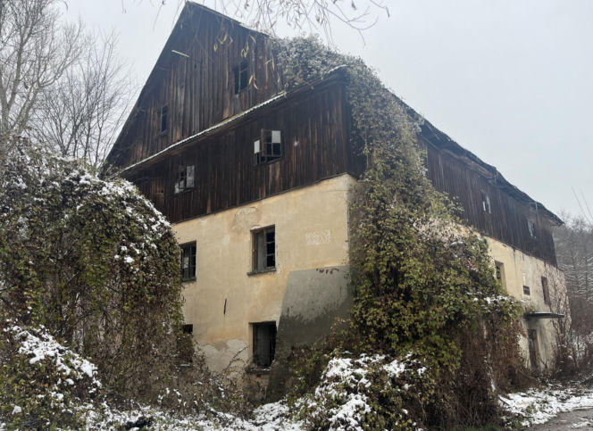 Chciał ukraść miedź, omal nie zginął. Dramat w starym młynie pod Puławami