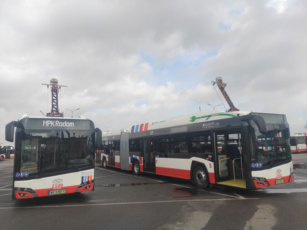 Na ulicę miasta wyjada nowe elektryczne autobusy