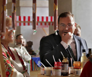 Minister rolnictwa Stefan Krajewski na jarmarku wielkanocnym