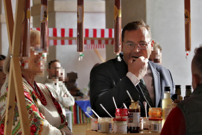 Minister rolnictwa Stefan Krajewski na jarmarku wielkanocnym