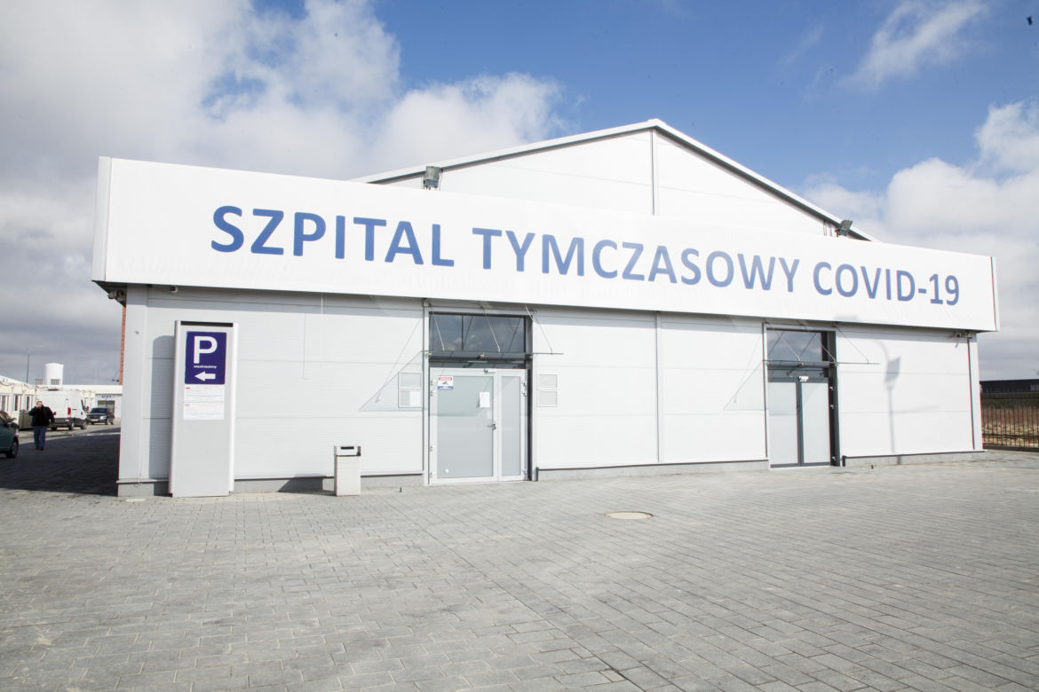 Szpital tymczasowy we Wrocławiu zaczyna przyjmować pierwszych pacjentów