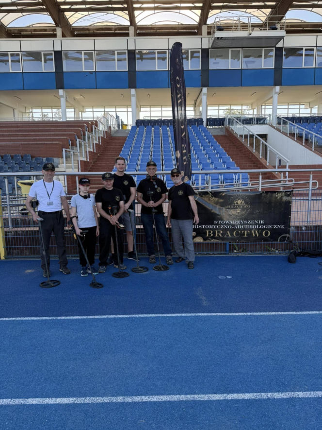 Radość po awansie i niespodziewana zguba. Na stadionie trwały poszukiwania obrączki