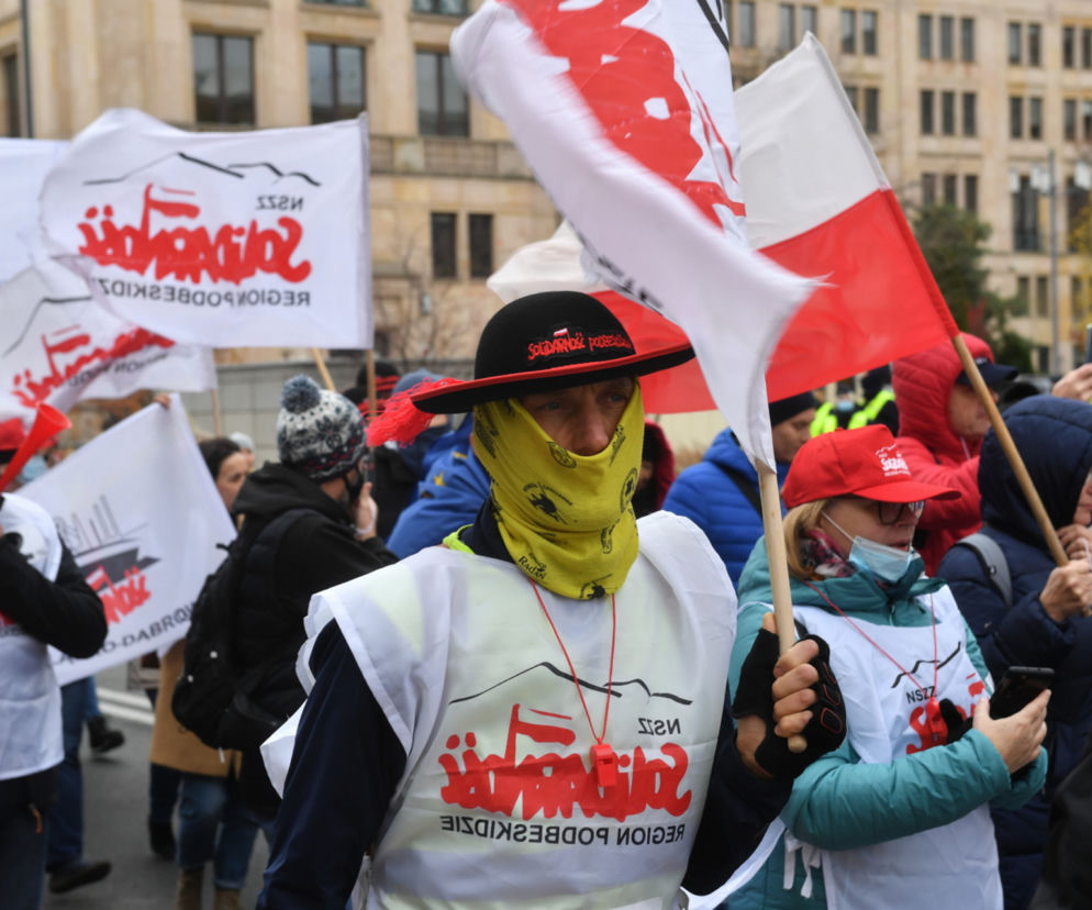 Pod KPRM protestują pracownicy budżetówki