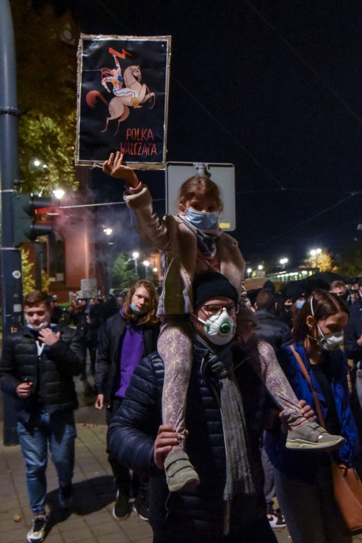 Strajk kobiet w Toruniu. Tańce, straż pod kościołem i wiele więcej - środa (28.10.2020)