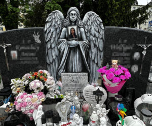Anioł strzeże grobu Mai z Mławy dzień i noc
