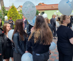 Koledzy żegnają swoją Madzię. Cześć Jej pamięci!. Łzy, rozpacz i niezrozumienie. Nie tak miał wyglądać koniec roku szkolnego [ZDJĘCIA]