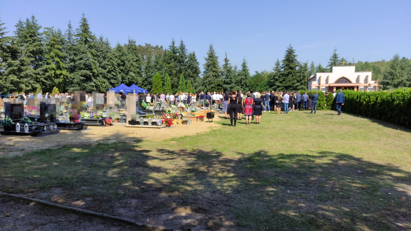 Serce pęka na widok grobu rodziny, która zginęła w wypadku pod Emilianowem