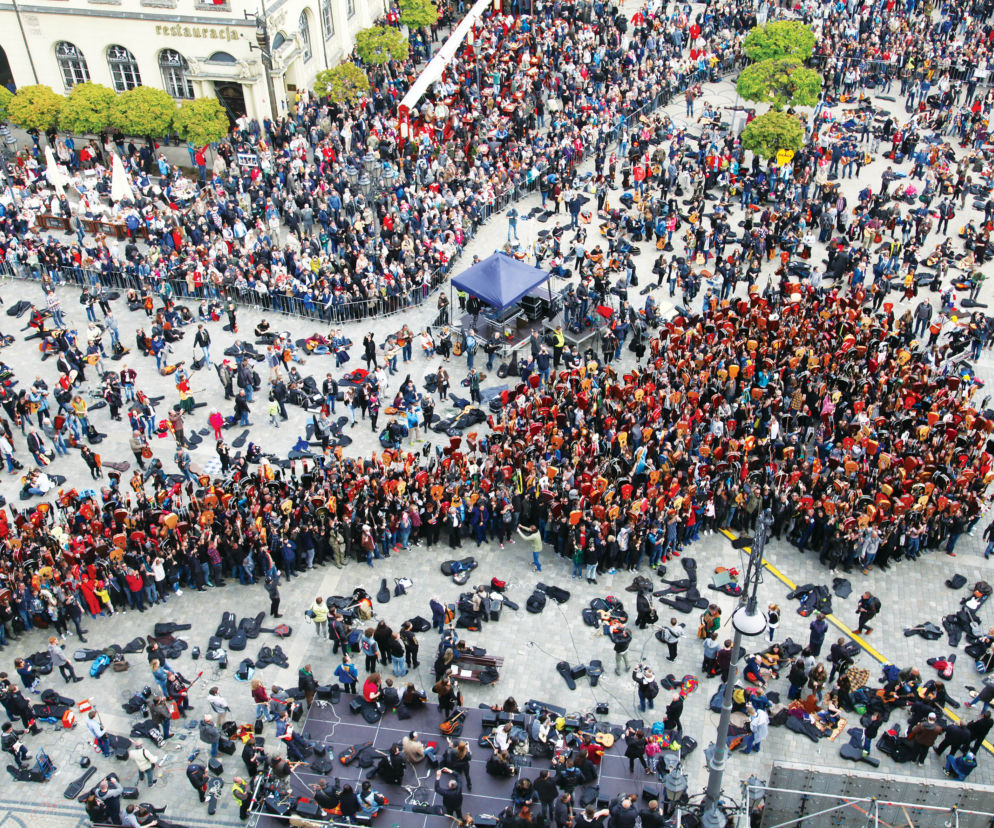 Gitarowy Rekord Guinessa 2022 we Wrocławiu. Zagra na nim najszybszy gitarzysta świata! 