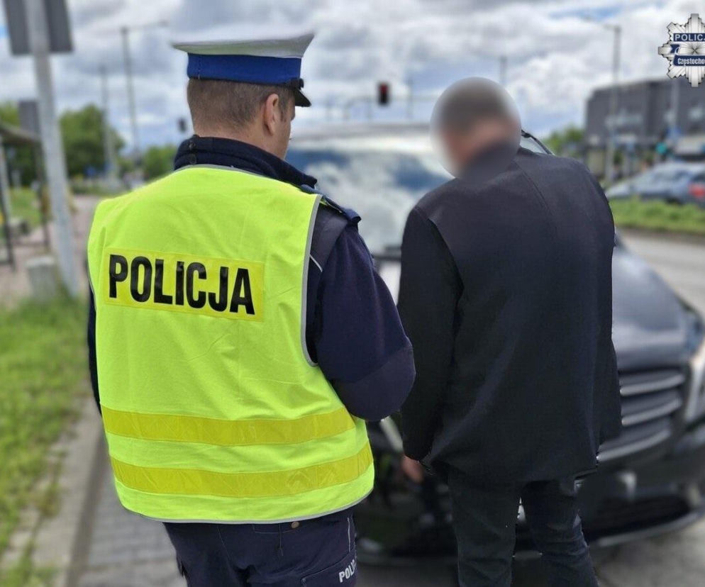 Pijany kierowca jechał wężykiem. Wiózł trumnę ze zwłokami!