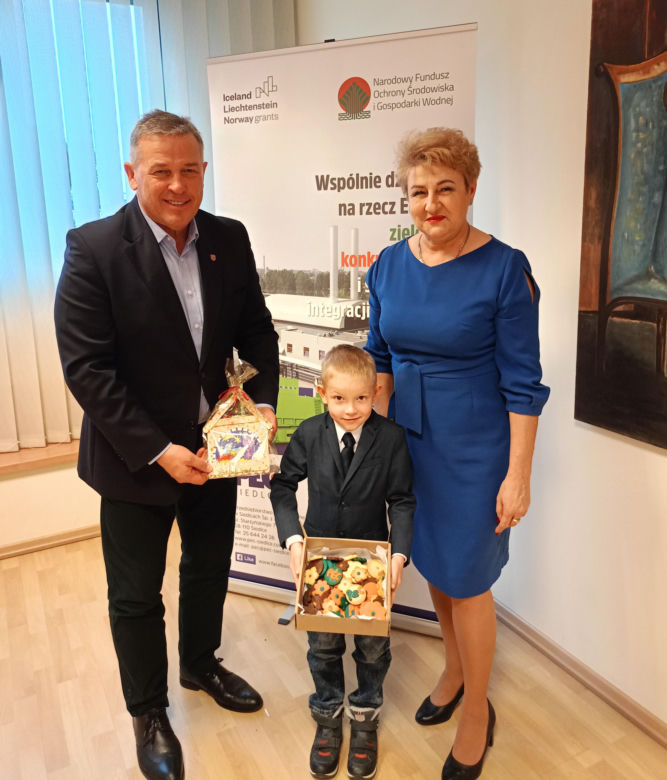 Podsumowanie konkursu na bożonarodzeniową kartkę świąteczną z recyklingu odbyło się w siedzibie Przedsiębiorstwa Energetycznego w Siedlcach