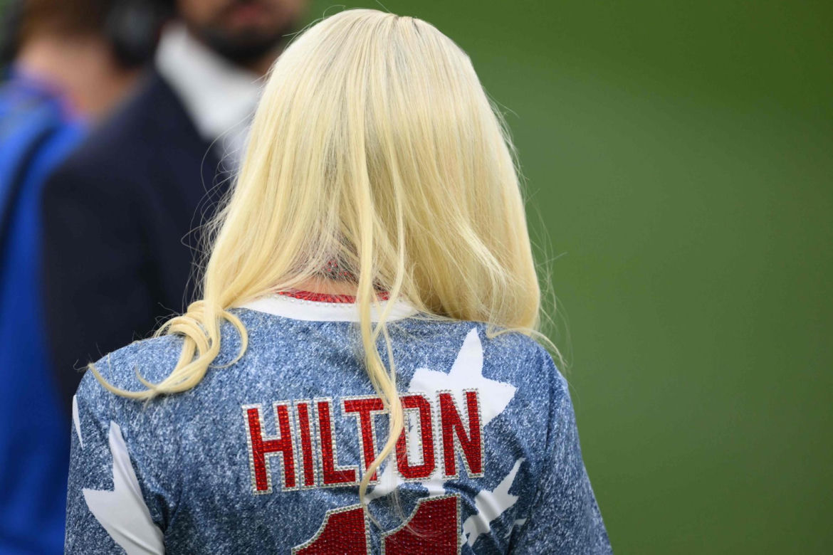 Paris Hilton z dziećmi w dopasowanych stylizacjach