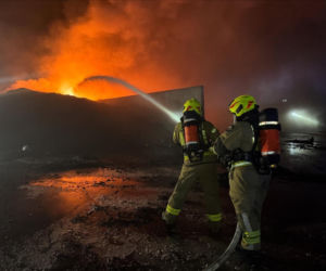 Strażacy opanowali pożar w Rożentalu. Płonął zakład utylizacji opon