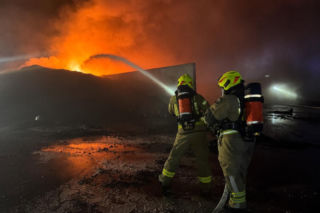 Strażacy opanowali pożar w Rożentalu. Płonął zakład utylizacji opon