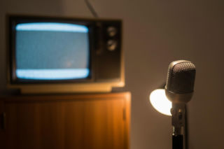 Stare polskie komedie to nie tylko nostalgia. Ta prosta przyjemność może poprawić sen i nastrój.