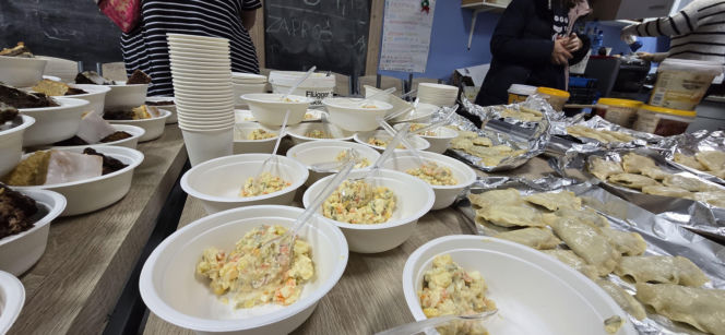 Wigilia w Coffee House Waryńskiego 19. Święty Mikołaj przyszedł do potrzebujących wsparcia