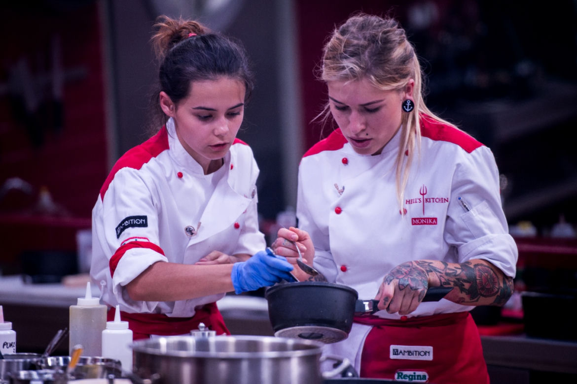 Hell's Kitchen 2, odcinek 6. Zapłakana uczestniczka o kolejnym serwisie: Ciągle dajemy du*y! 