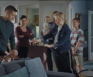 M jak miłość, odcinek 1908. Lenka (Olga Cybińska), Misiek (Aleksander Bożyk), Paweł (Rafał Mroczek), Kinga (Katarzyna Cichopek), Piotrek (Marcin Mroczek)