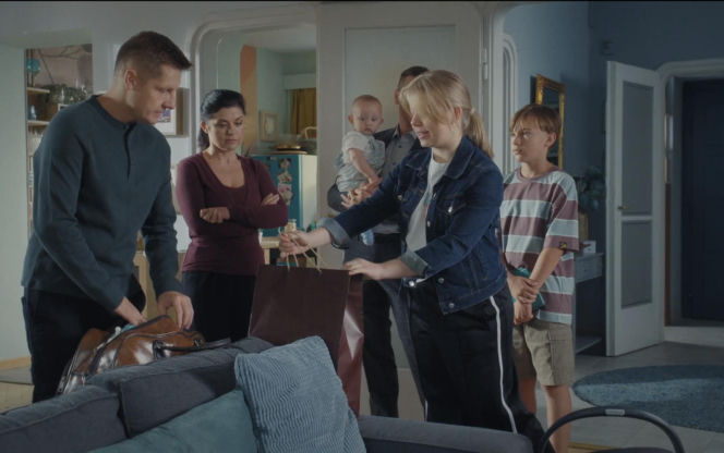 M jak miłość, odcinek 1908. Lenka (Olga Cybińska), Misiek (Aleksander Bożyk), Paweł (Rafał Mroczek), Kinga (Katarzyna Cichopek), Piotrek (Marcin Mroczek)