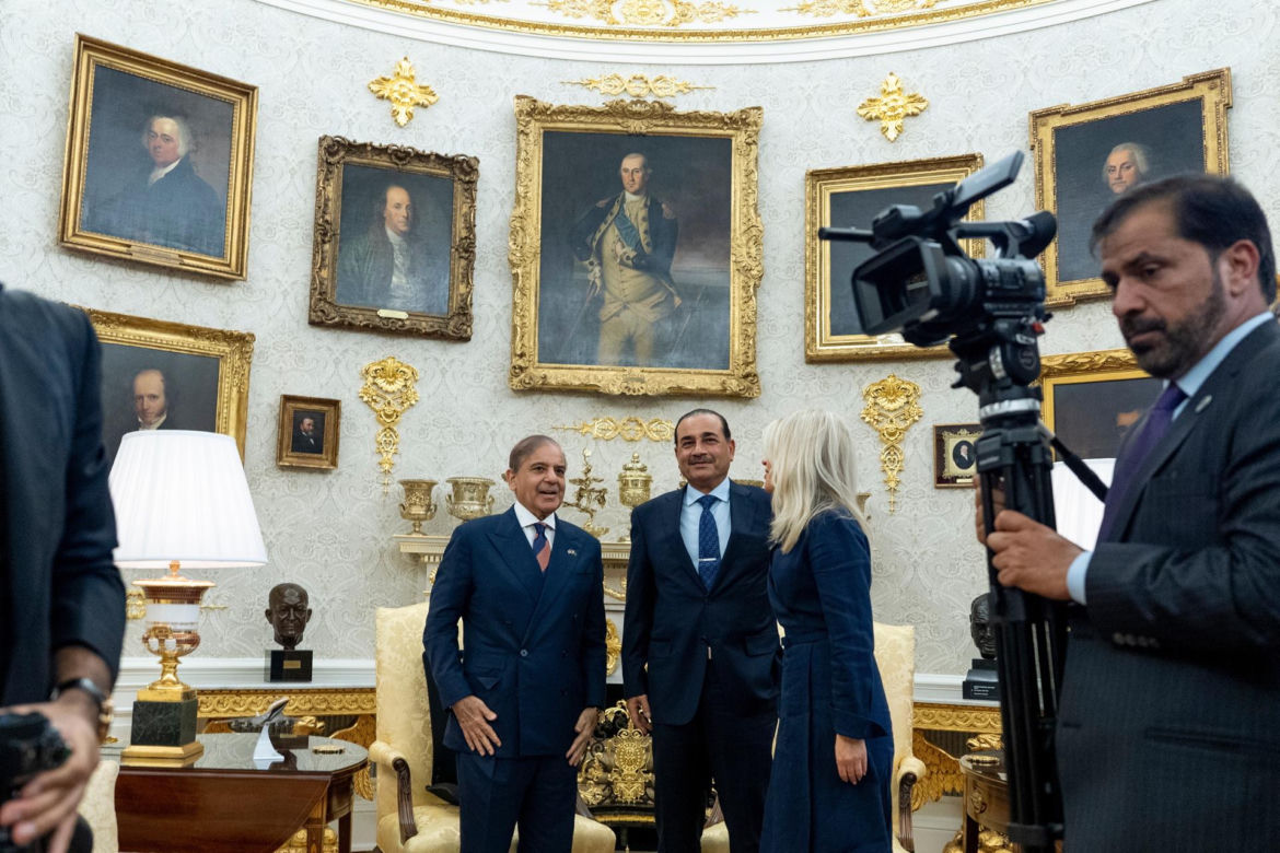 Trump chwali się złotem w Gabinecie Owalnym. "Goście wpadają w zachwyt, najlepszy gabinet w historii"