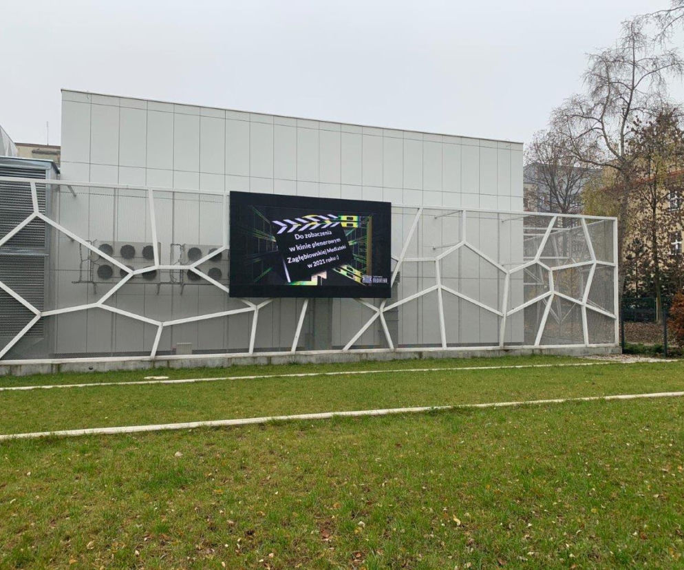 Nowy ekran na terenie Zagłebiowskiej Mediateki 