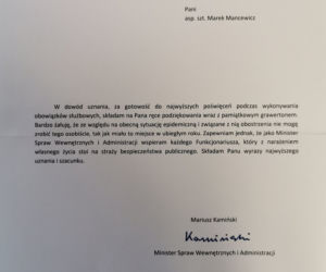 Policyjne małżeństwo uratowało życie mężczyźnie, który spadł z wiaduktu [ZDJĘCIA]