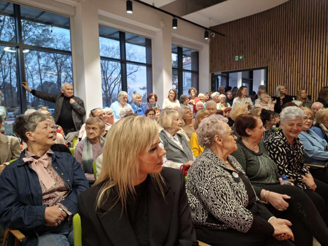 Starachowice. Moda, która nie zna metryki! Międzypokoleniowe show w Centrum Kreatywności Pałacyk