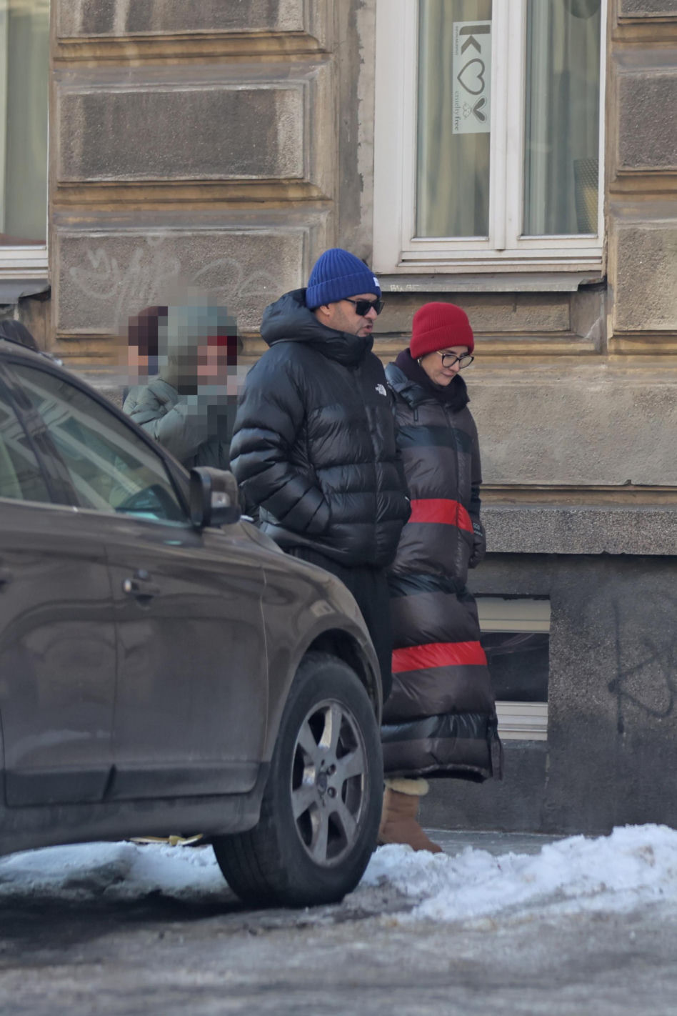 Tomasz Karolak  i Viola Kołakowska na spacerze