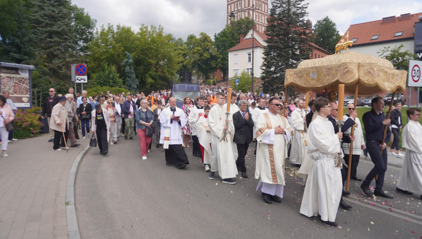 Boże Ciało 2025. Tysiące osób uczestniczyło w olsztyńskich procesjach