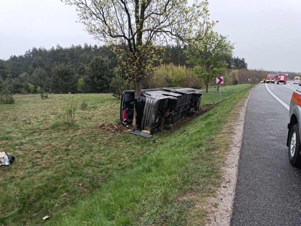 Wypadek autobusu pod Siedlcami. Droga zablokowana, są ranni