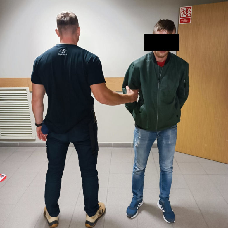 Szaleniec za kierownicą! 26-latek próbował rozjeżdżać przypadkowe osoby w warszawskiej Wesołej