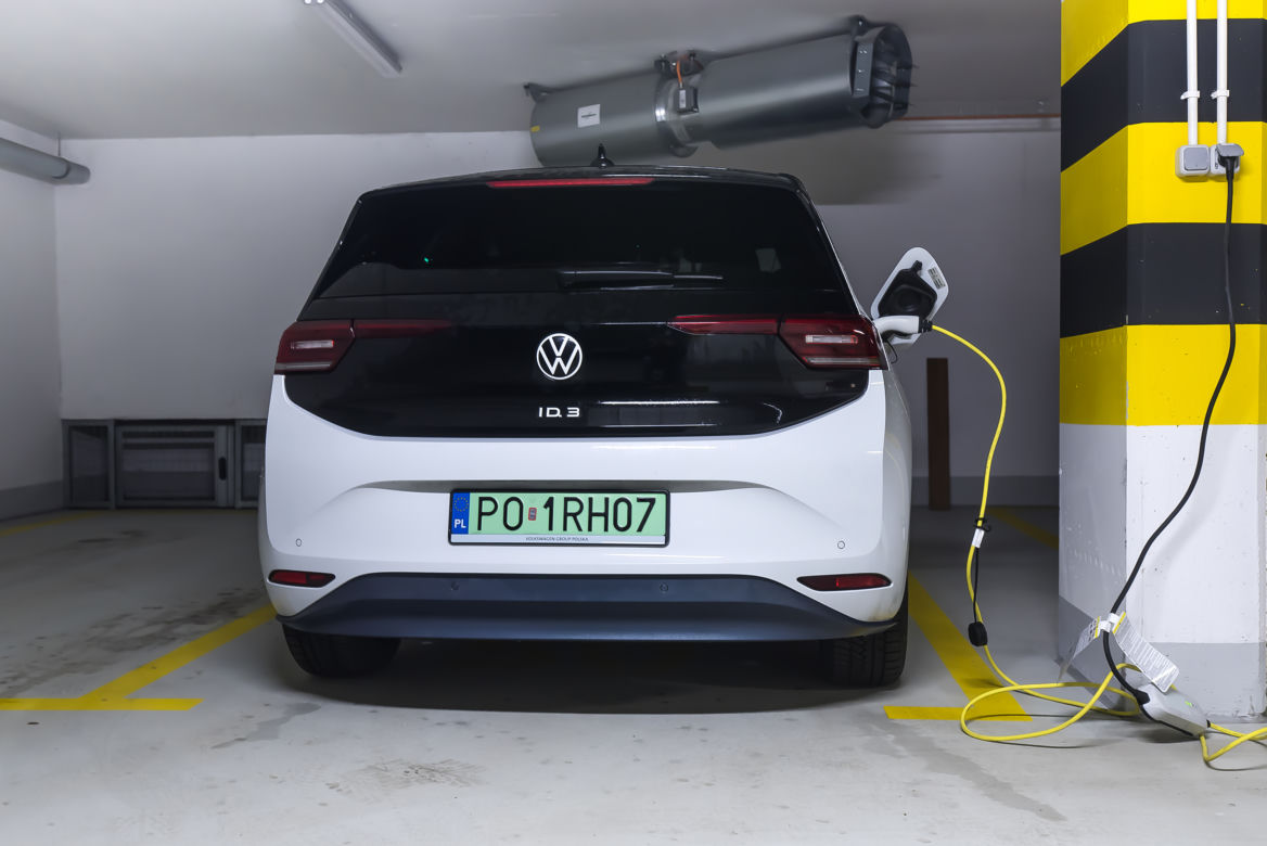 Samochód elektryczny, ładowanie samochodu