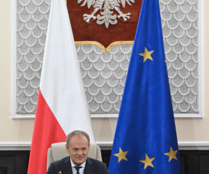 Specjalne posiedzenie rządu. Tusk tnie ceny paliw. Radykalne obniżki podatków