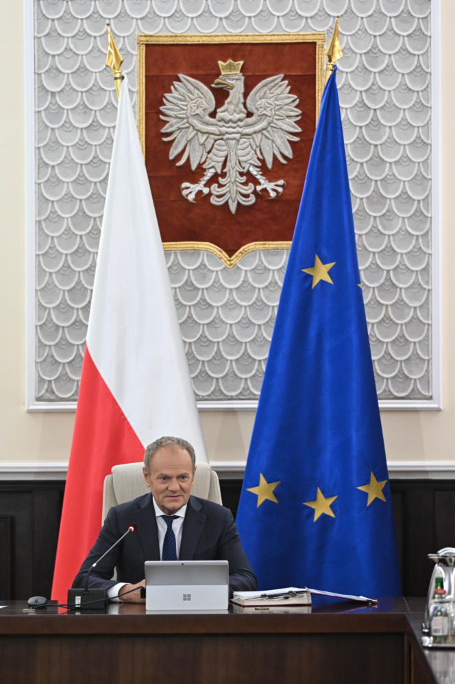 Specjalne posiedzenie rządu. Tusk tnie ceny paliw. Radykalne obniżki podatków