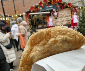 Przewodnik po najsmaczniejszych jarmarkach w Polsce. Tu zjesz prawdziwe smakołyki!