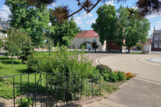 To miasto w woj. łódzkim kiedyś prawie się wyludniło. Dziś jest jednym z najciekawszych w regionie