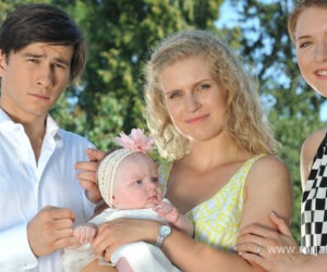 M jak miłość. Hania (Maja Marczak), Natalka (Marcjanna Lelek), Franek (Piotr Nerlewski), Ula (Iga Krefft)