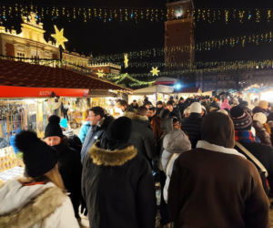 Tłumy na bożonarodzeniowym jarmarku na Rynku. To ostatnie dni, żeby go odwiedzić
