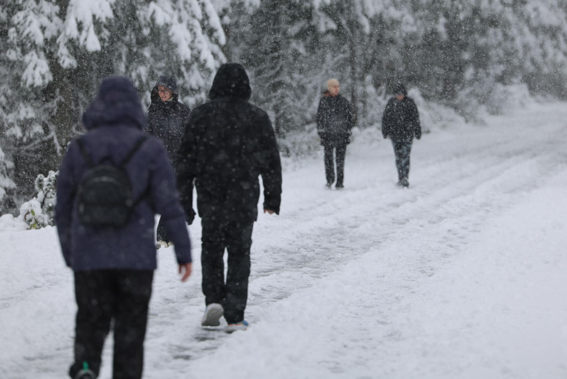 Śnieg w Tatrach. TOPR ogłosił pierwszy stopień zagrożenia lawinowego