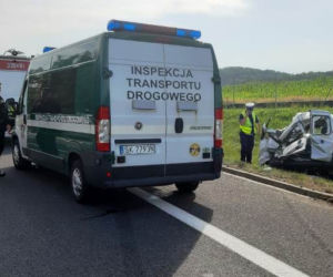 Dostawcze auta zostały zmasakrowane w wypadku