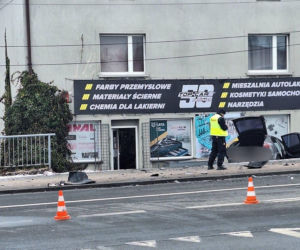 Seat wypadł z drogi. Do kolizji doprowadziła seniorka