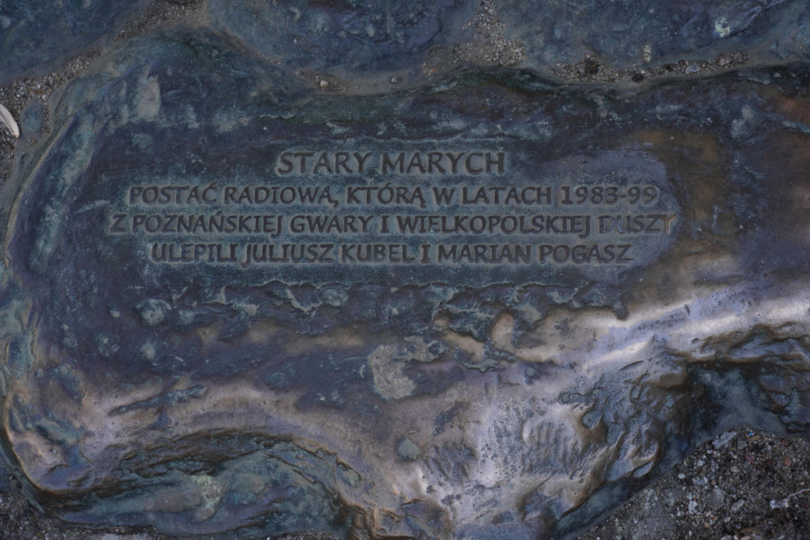 Pomnik Starego Marycha na ulicy Półwiejskiej 
