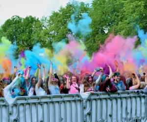 Lublin „wybuchł” kolorami. Holi Festival nad Zalewem Zemborzyckim