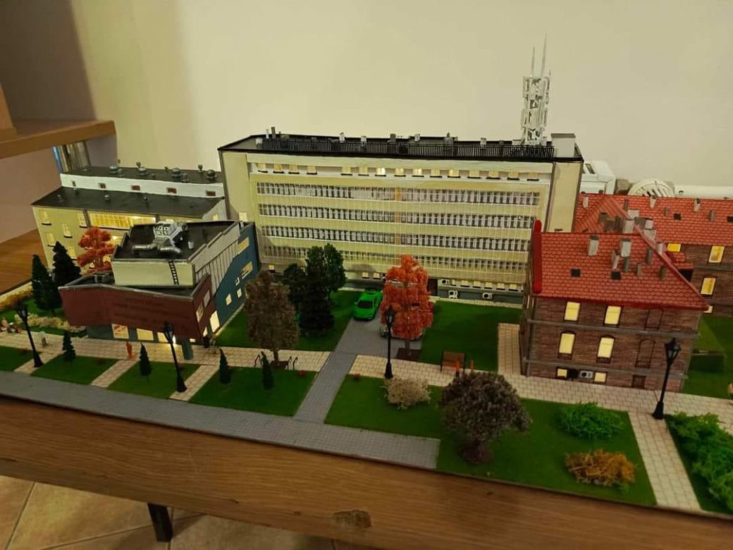 Pracuje jako portier na UWM. Stworzył wyjątkową makietę Kortowa [ZDJĘCIA]